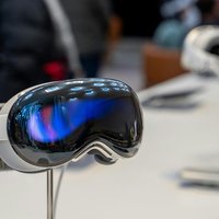 Apple Vision Pro Struggles with Developer Adoption as Ecosystem Growth Stalls in 2025