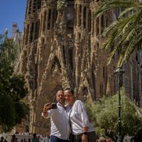 Barcelona to Build Selfie Plaza at Sagrada Familia to Tackle Tourist Congestion